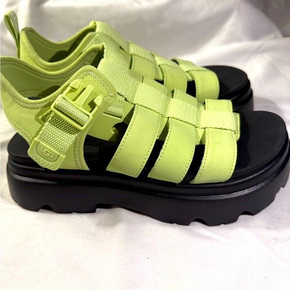 UGG Shoes - UGG Women’s Cora Sandal W/Size 9